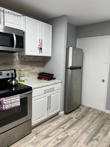 1670 NE 191st St 403-3, Miami, FL 33179