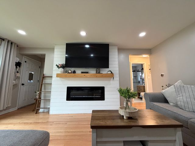 9848 S Muskegon Avenue, Chicago, IL 60617