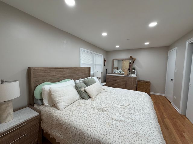 9848 S Muskegon Avenue, Chicago, IL 60617