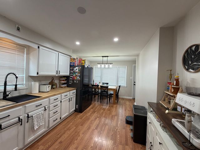 9848 S Muskegon Avenue, Chicago, IL 60617