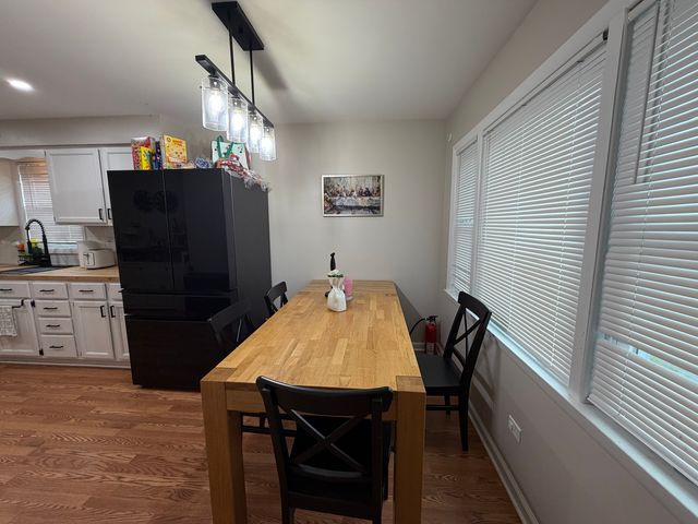 9848 S Muskegon Avenue, Chicago, IL 60617