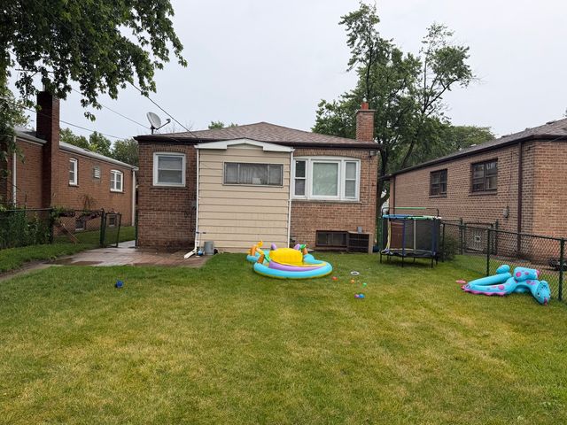 9848 S Muskegon Avenue, Chicago, IL 60617
