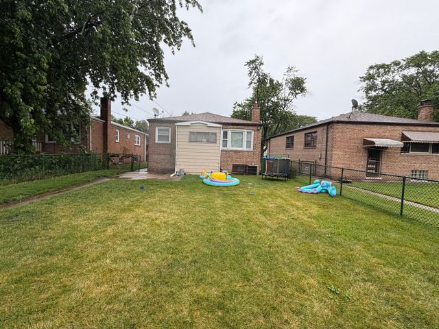 9848 S Muskegon Avenue, Chicago, IL 60617