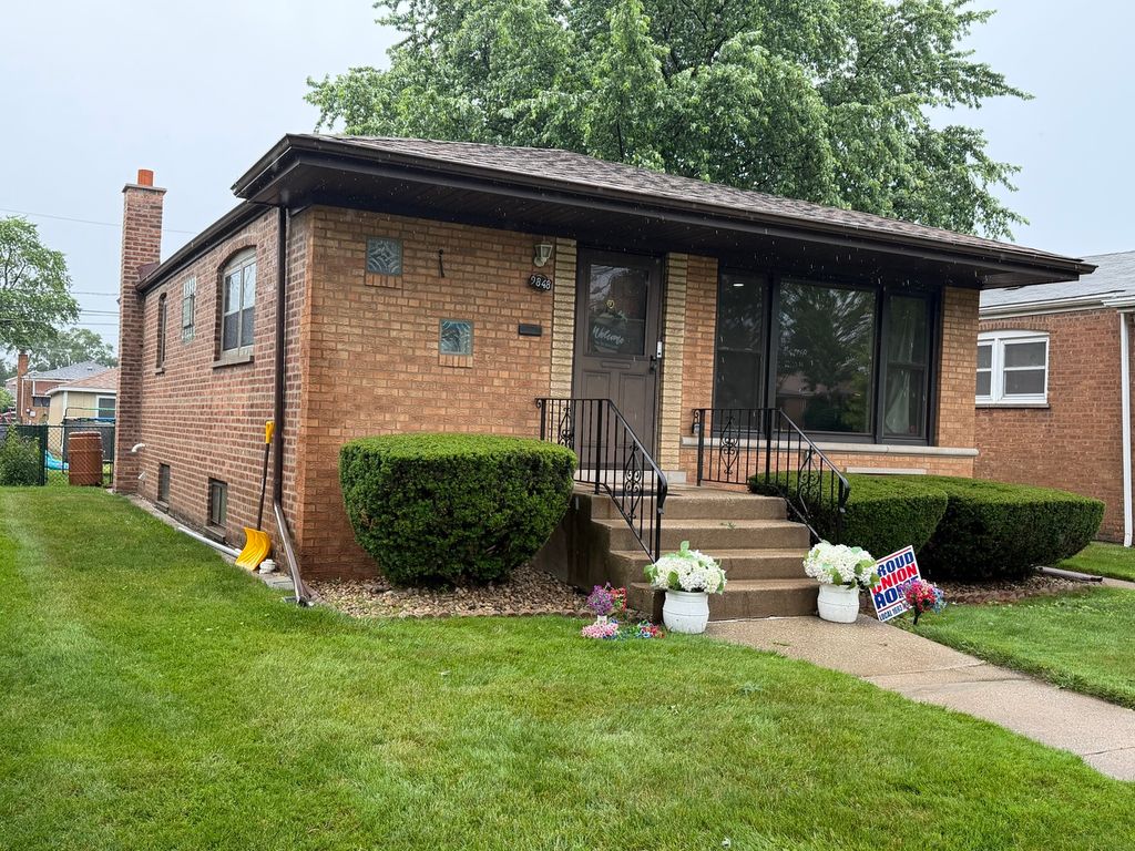 9848 S Muskegon Avenue, Chicago, IL 60617