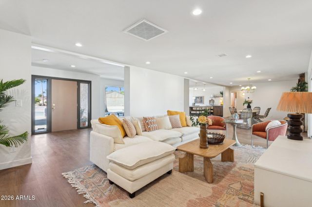 11049 N 44TH Street, Phoenix, AZ 85028