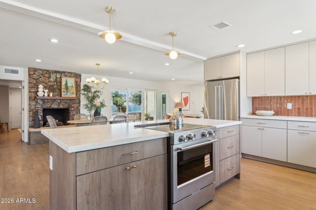 11049 N 44TH Street, Phoenix, AZ 85028