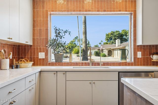 11049 N 44TH Street, Phoenix, AZ 85028