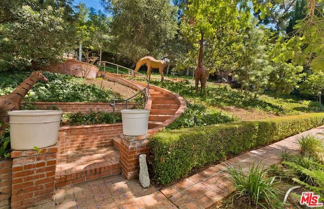 3525 N Knoll Drive, Los Angeles, CA 90068