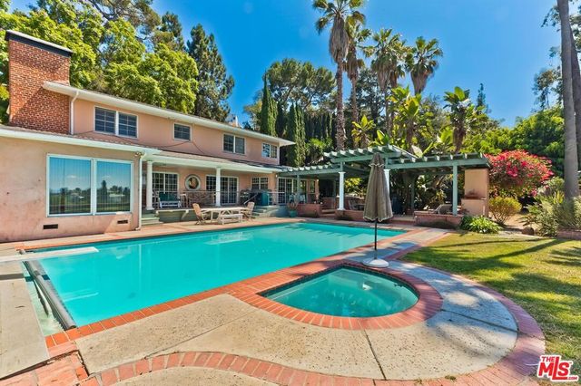 3525 N Knoll Drive, Los Angeles, CA 90068