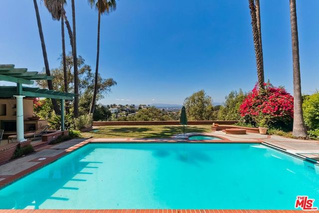 3525 N Knoll Drive, Los Angeles, CA 90068