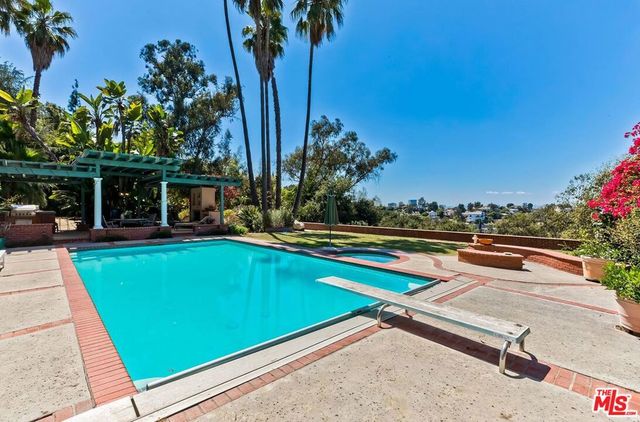 3525 N Knoll Drive, Los Angeles, CA 90068