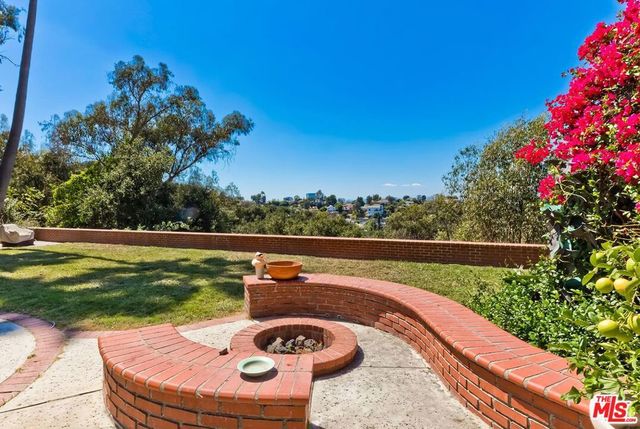 3525 N Knoll Drive, Los Angeles, CA 90068