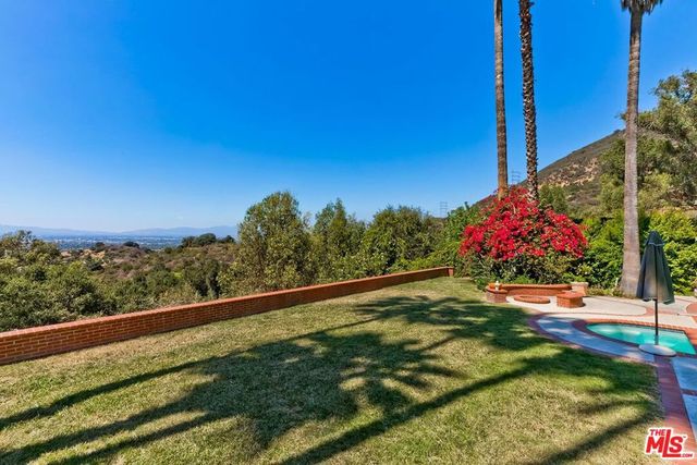 3525 N Knoll Drive, Los Angeles, CA 90068