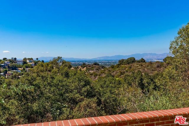 3525 N Knoll Drive, Los Angeles, CA 90068