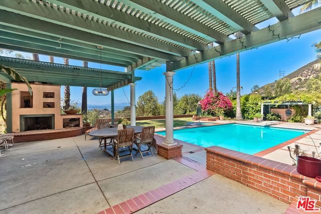 3525 N Knoll Drive, Los Angeles, CA 90068