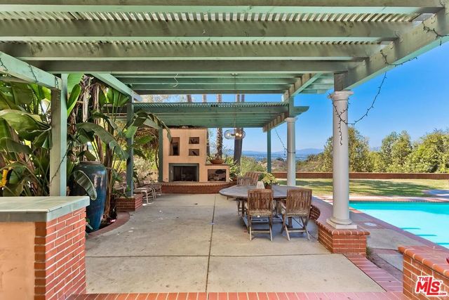 3525 N Knoll Drive, Los Angeles, CA 90068