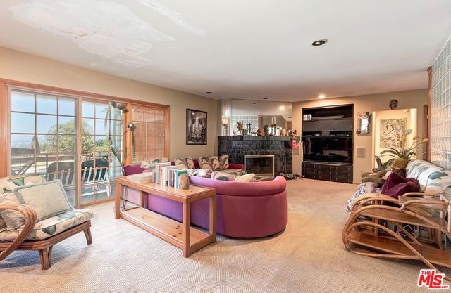 3525 N Knoll Drive, Los Angeles, CA 90068