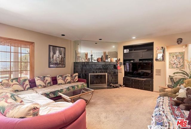 3525 N Knoll Drive, Los Angeles, CA 90068