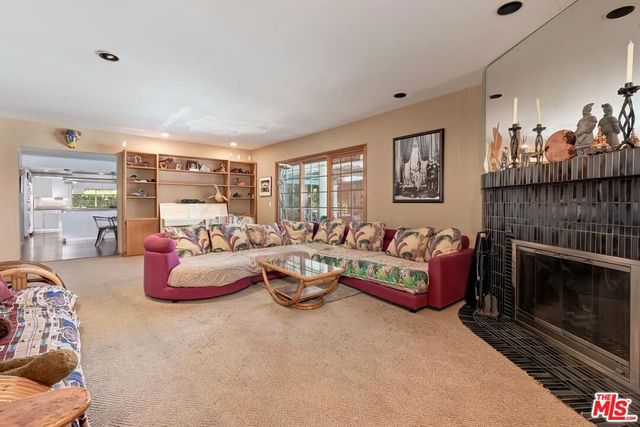 3525 N Knoll Drive, Los Angeles, CA 90068