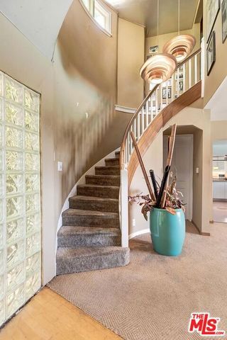 3525 N Knoll Drive, Los Angeles, CA 90068