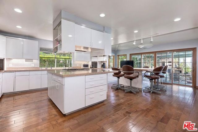 3525 N Knoll Drive, Los Angeles, CA 90068