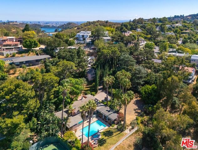 3525 N Knoll Drive, Los Angeles, CA 90068