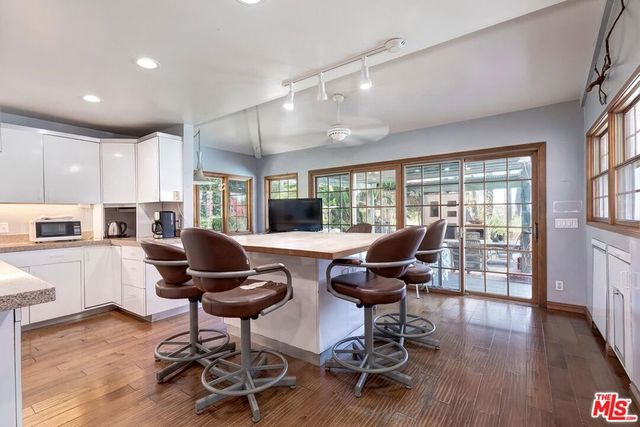 3525 N Knoll Drive, Los Angeles, CA 90068