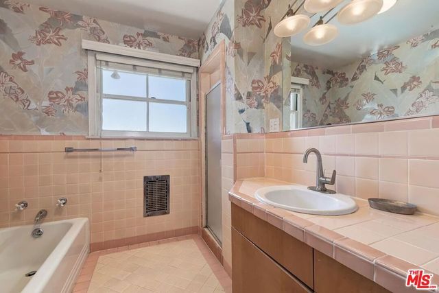 3525 N Knoll Drive, Los Angeles, CA 90068