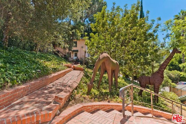 3525 N Knoll Drive, Los Angeles, CA 90068