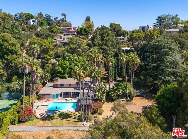 3525 N Knoll Drive, Los Angeles, CA 90068