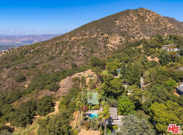 3525 N Knoll Drive, Los Angeles, CA 90068