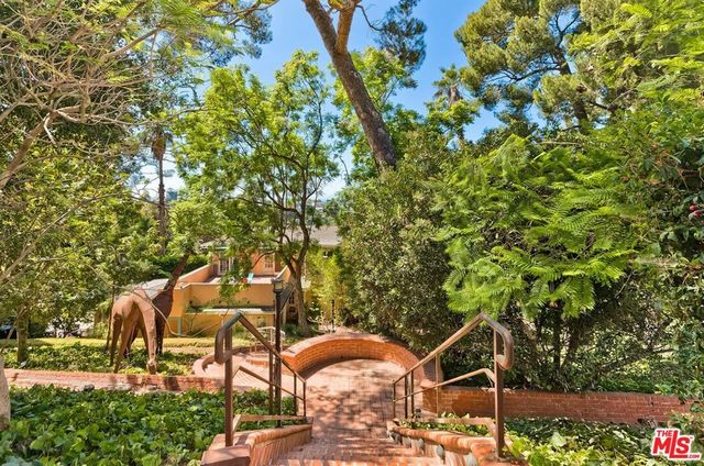 3525 N Knoll Drive, Los Angeles, CA 90068