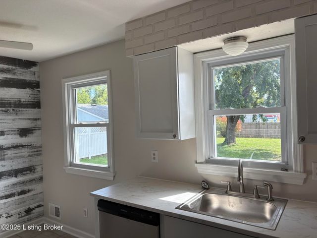 5006 Tumeric Ln, Louisville, KY 40258