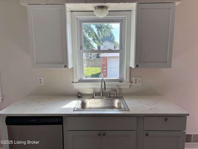 5006 Tumeric Ln, Louisville, KY 40258