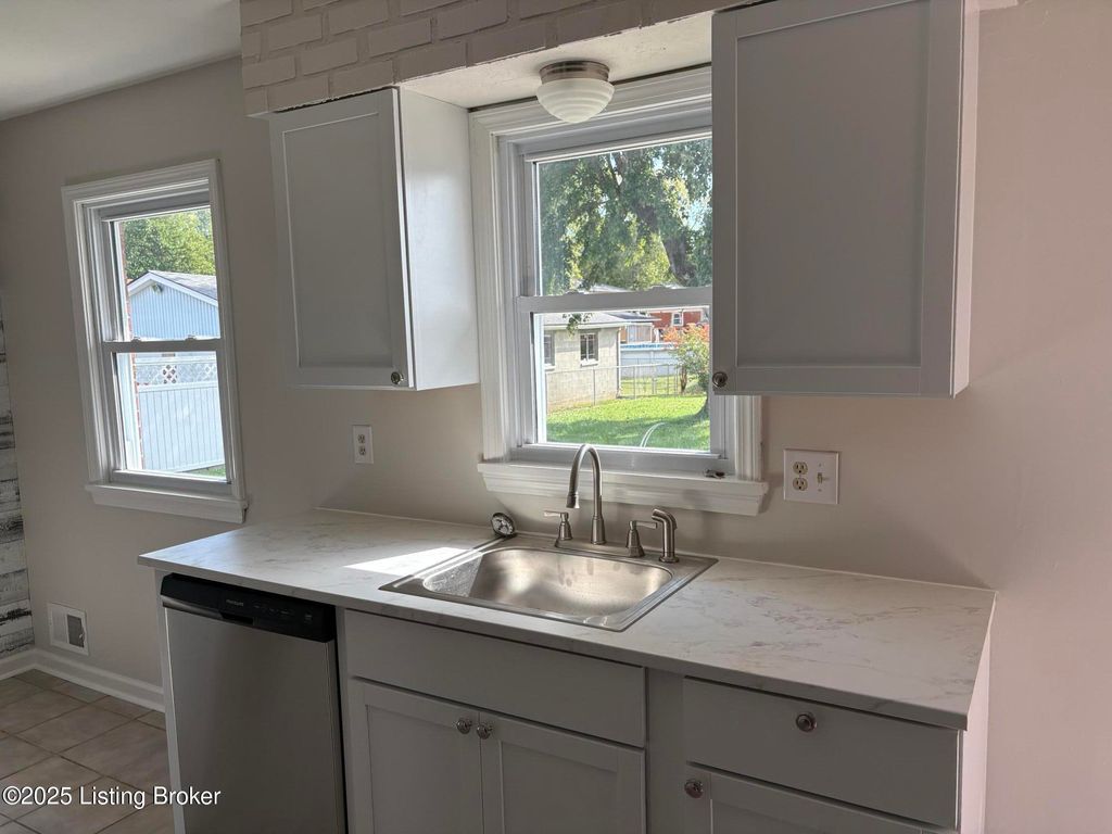 5006 Tumeric Ln, Louisville, KY 40258