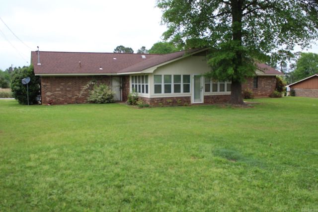 911 Ash Street, Nashville, AR 71852