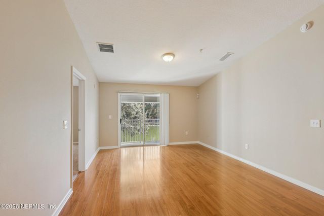 7067 DEER LODGE Circle 106, Jacksonville, FL 32256