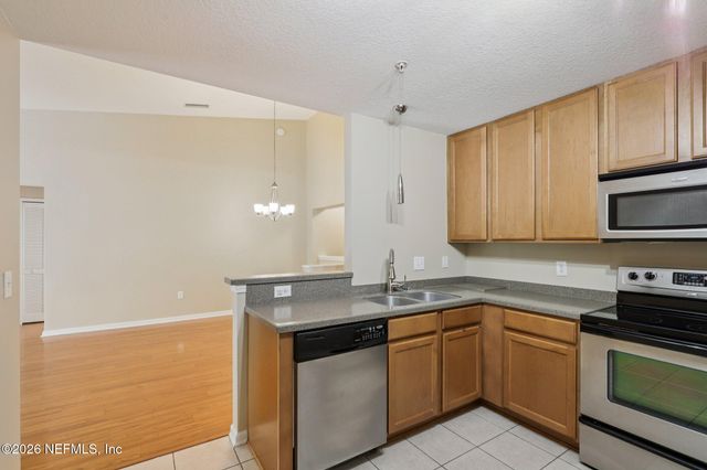 7067 DEER LODGE Circle 106, Jacksonville, FL 32256