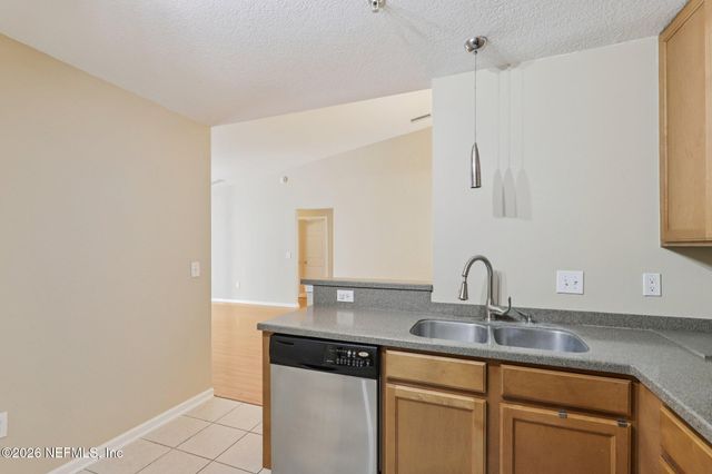 7067 DEER LODGE Circle 106, Jacksonville, FL 32256