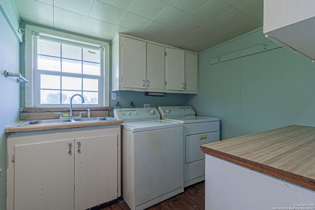 2478 Weil Rd, Marion, TX 78124