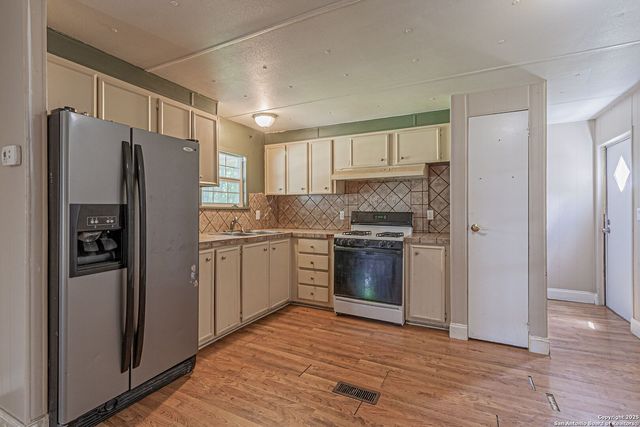 2478 Weil Rd, Marion, TX 78124