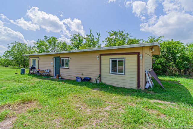 2478 Weil Rd, Marion, TX 78124