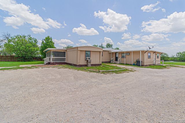 2478 Weil Rd, Marion, TX 78124
