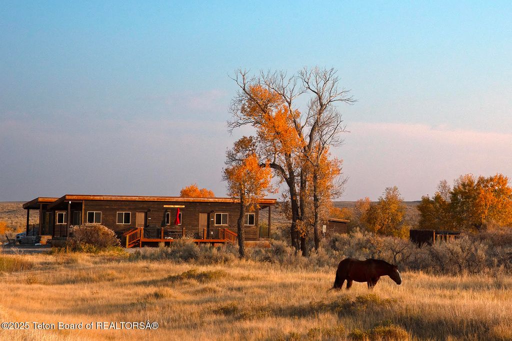338 GAS HILLS Road, Riverton, WY 82501 photo 2
