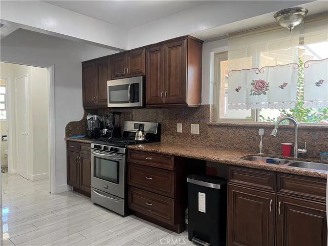 1710 Garretson Avenue, Corona, CA 92879