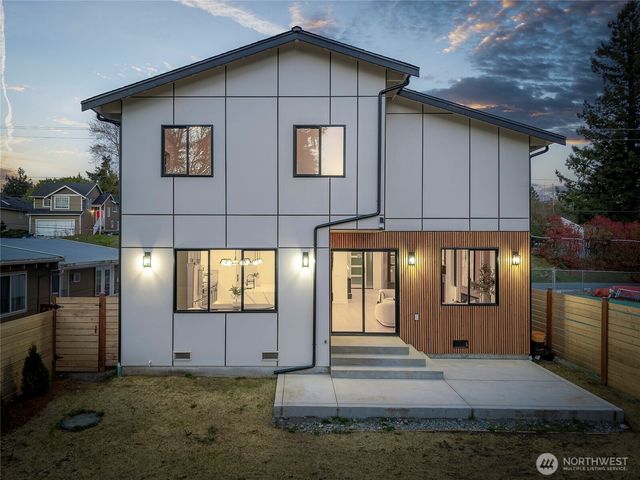 11279 59th Avenue S, Seattle, WA 98178