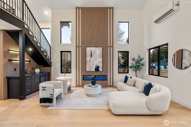 11279 59th Avenue S, Seattle, WA 98178