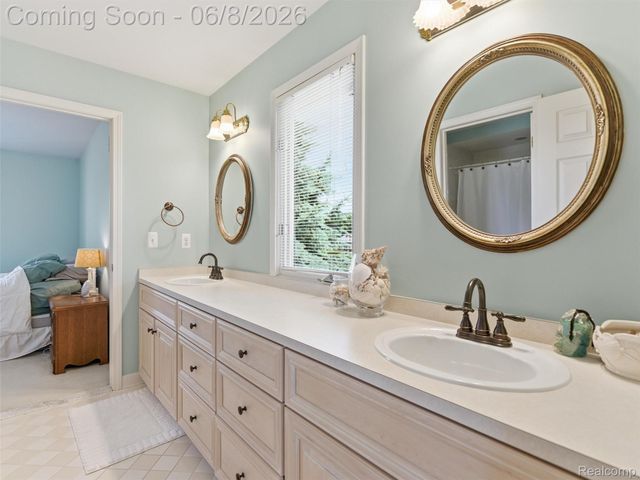 54150 Queensborough Drive, Shelby Charter Township, MI 48315