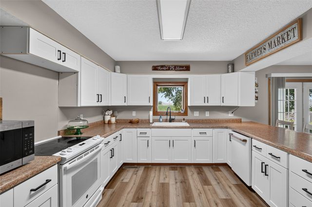 1008 Pleasant Street SE, Bondurant, IA 50035