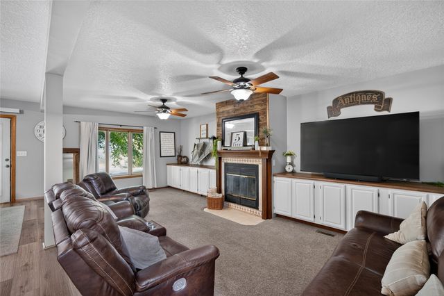 1008 Pleasant Street SE, Bondurant, IA 50035